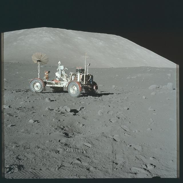 Миссия "Аполлон": фотографии Луны, которые еще никто не видел