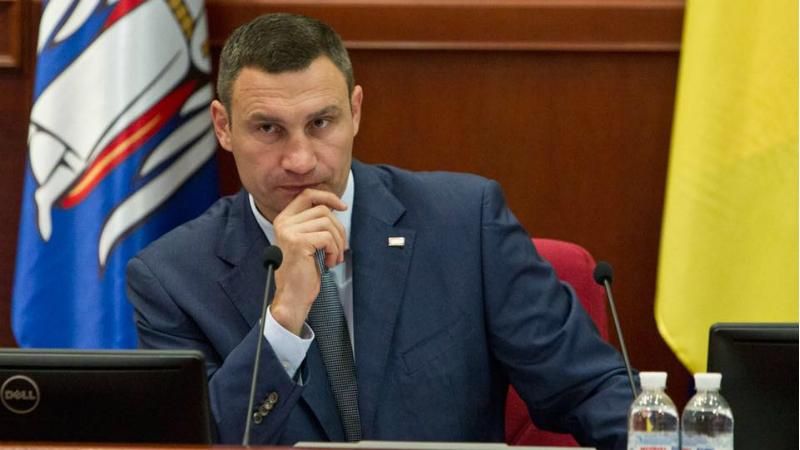 Депутат Киевсовета призвал Кличко повесить на гвоздь перчатки мэра
