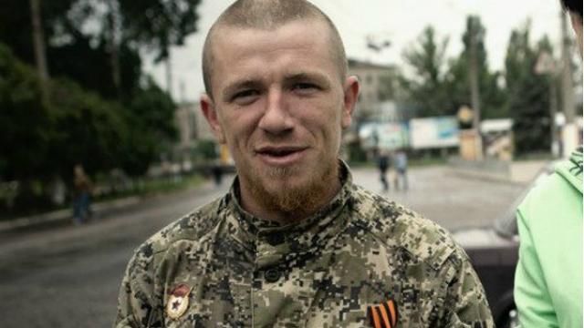 В сети смеются над отвисшим пузом боевика Моторолы В сети смеются над отвисшим пузом боевика Моторолы