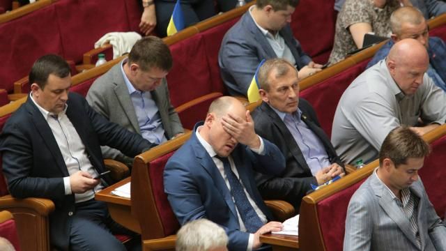 "Газово-олігархічне лобі" залучило навіть фракції коаліції, — голова комітету з ПЕК Мартиненко "Газово-олігархічне лобі" залучило навіть фракції коаліції, — голова комітету з ПЕК Мартиненко