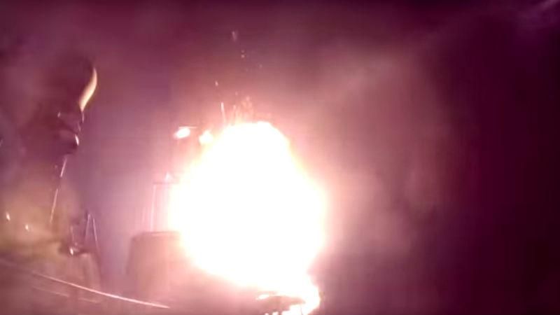 Російські кораблі гатять по Сирії, — з’явилось відео ракетних обстрілів Російські кораблі гатять по Сирії, — з’явилось відео ракетних обстрілів