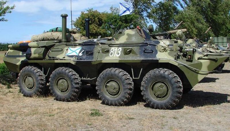 БТР наїхав на маршрутку у Севастополі БТР наїхав на маршрутку у Севастополі