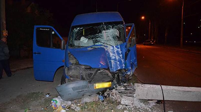 П'яний водій підрізав маршрутку у Запоріжжі: 8 пасажирів постраждали