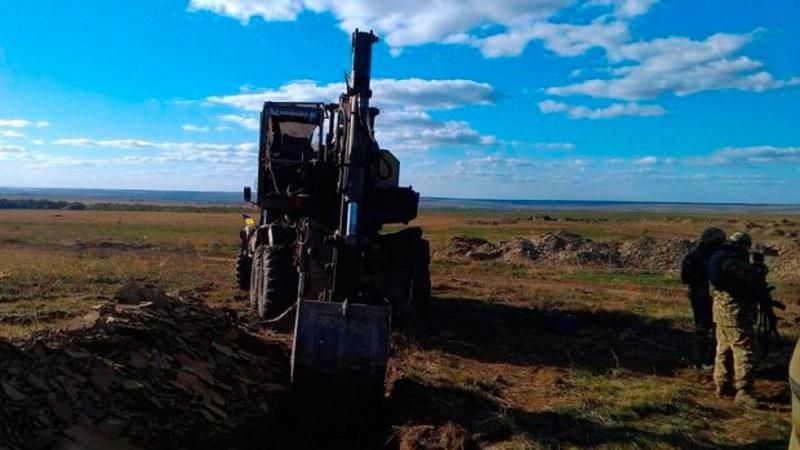 Україна продовжує відводити техніку попри обстріл терористів