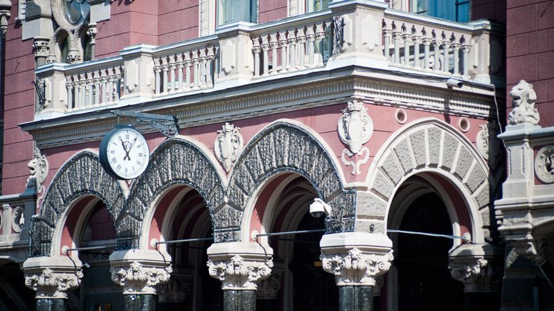 НБУ захищає російські банки НБУ захищає російські банки