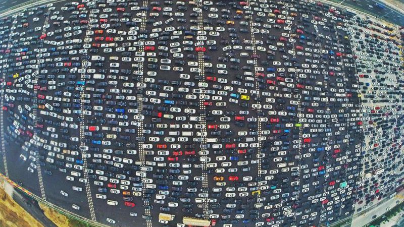 Гігантський затор паралізував Пекін: вражаючі фото Гігантський затор паралізував Пекін: вражаючі фото