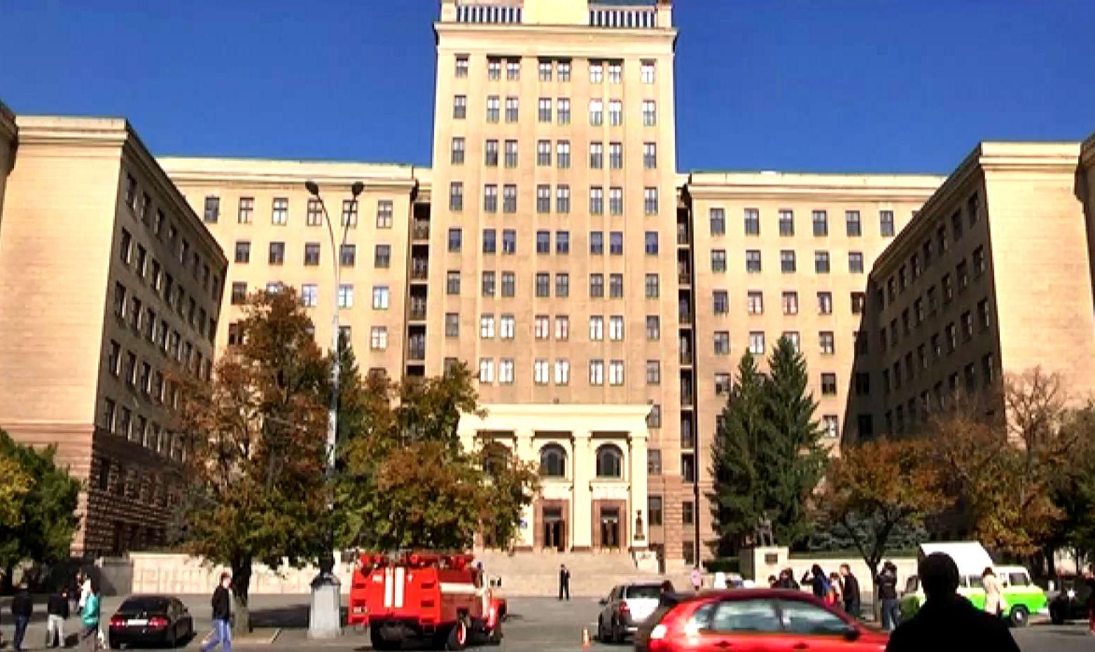 У стінах харківського вишу знайшли бомбу У стінах харківського вишу знайшли бомбу