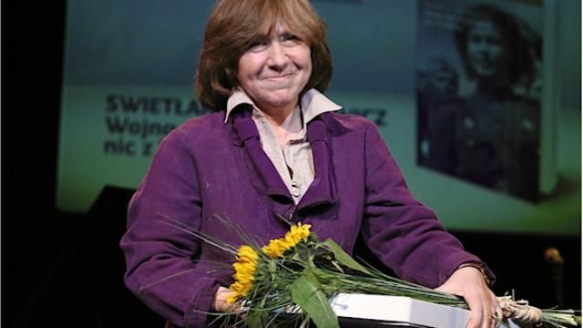 Лукашенко с опозданием поздравил Алексиевич с "Нобелем" Лукашенко с опозданием поздравил Алексиевич с "Нобелем"