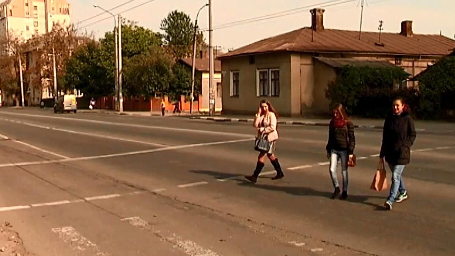 Трьох школярок збили на "зебрі" в Івано-Франківську Трьох школярок збили на "зебрі" в Івано-Франківську