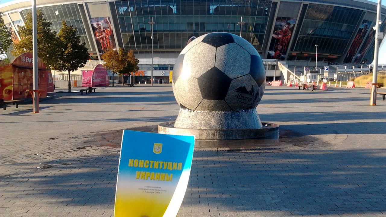 Фотофакт: в окупованому Донецьку підтримують Україну Фотофакт: в окупованому Донецьку підтримують Україну