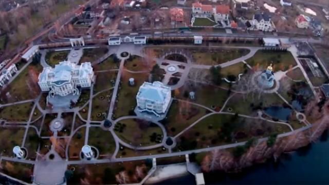 Топ-новини: відео шикарного маєтку Порошенка, "голі танці" від іноземця у Харкові