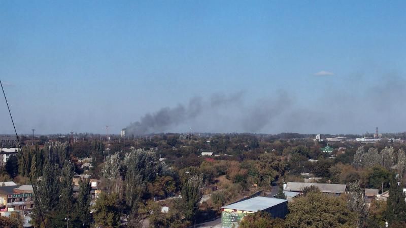 Від сильного вибуху в Донецьку загорілася багатоповерхівка