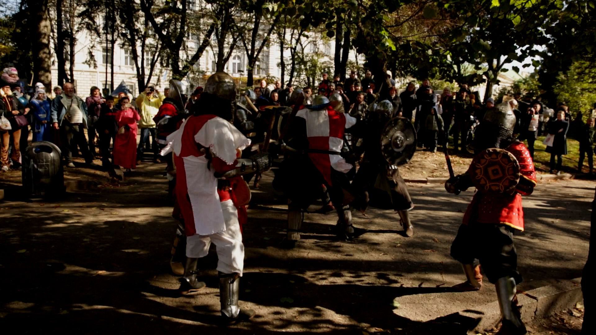 Несколько армий встретились в самом центре Львова Несколько армий встретились в самом центре Львова