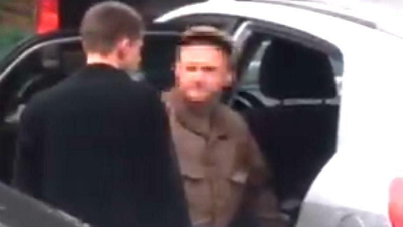 Офіцерів спіймали "на гарячому", коли ті продавали майно Нацгвардії Офіцерів спіймали "на гарячому", коли ті продавали майно Нацгвардії