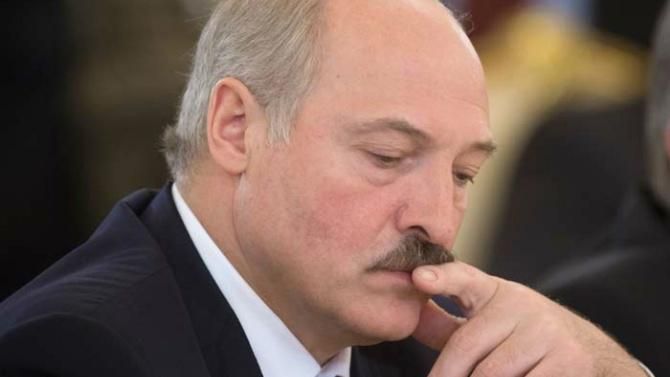 20 лет одиночества. Как белорусы привыкали к "незаменимости" Лукашенко 20 лет одиночества. Как белорусы привыкали к "незаменимости" Лукашенко