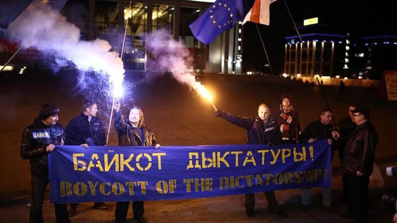 Белорусы помитинговали против Лукашенко и разошлись Белорусы помитинговали против Лукашенко и разошлись