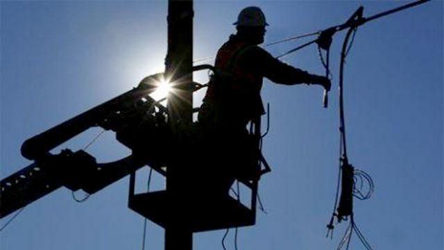 За ніч на заході України без світла залишились понад 200 населених пунктів За ніч на заході України без світла залишились понад 200 населених пунктів