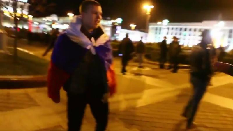 Белорусы встретили возгласами "Слава Украине!" парня в триколоре