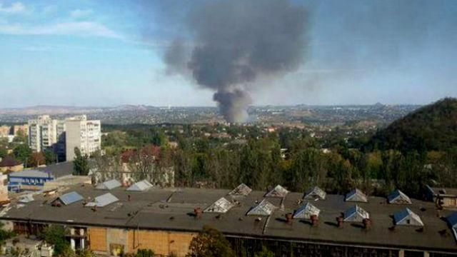 У Донецьку горить військова база бойовиків 