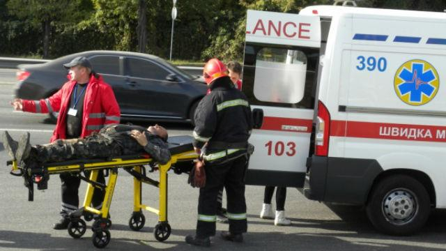 В Киеве — пожар на заправке. Есть пострадавшие