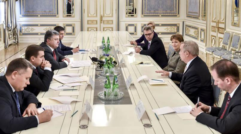 Шантаж боевиков превратится в новые санкции для Москвы, — Порошенко