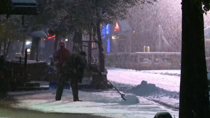 Польща потерпає від снігу: є перші жертви
