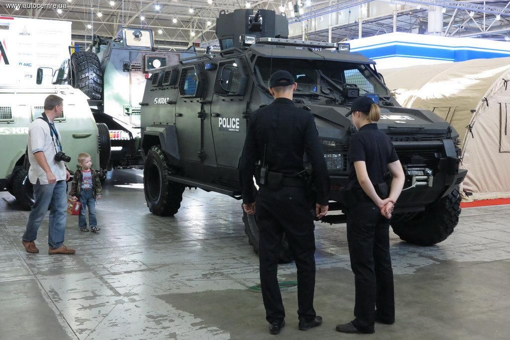 Нове авто для нової поліції: мобільний "танк" з "наворотами" Нове авто для нової поліції: мобільний "танк" з "наворотами"