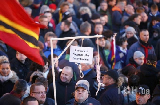 Виселица для Меркель: ультраправые угрожают властям Германии