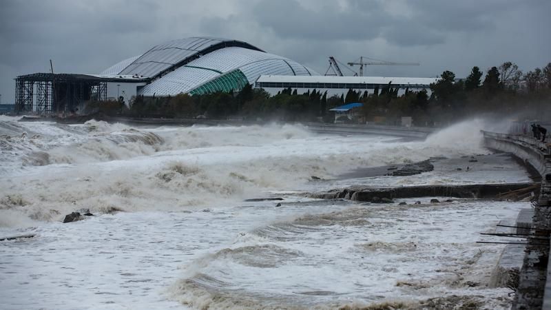 Шторм намертво заблокировал Керченскую переправу Шторм намертво заблокировал Керченскую переправу