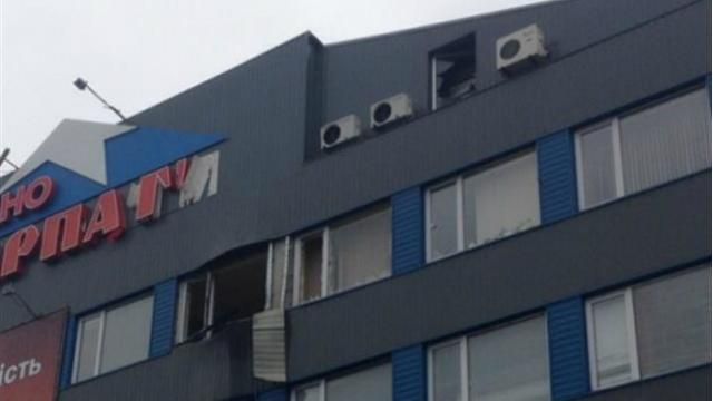 В Мукачево обстреляли магазин из гранатомета В Мукачево обстреляли магазин из гранатомета