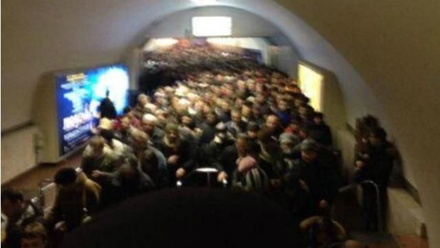 Після матчу Україна-Іспанія фани масово заспівали гімн у метро 