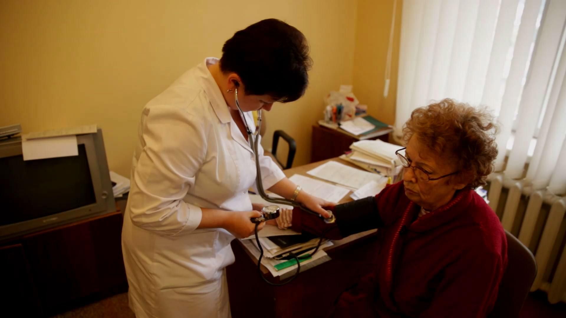 76-летняя переселенка называет родственников из Крыма предателями и мечтает выучить Украину 76-летняя переселенка называет родственников из Крыма предателями и мечтает выучить Украину