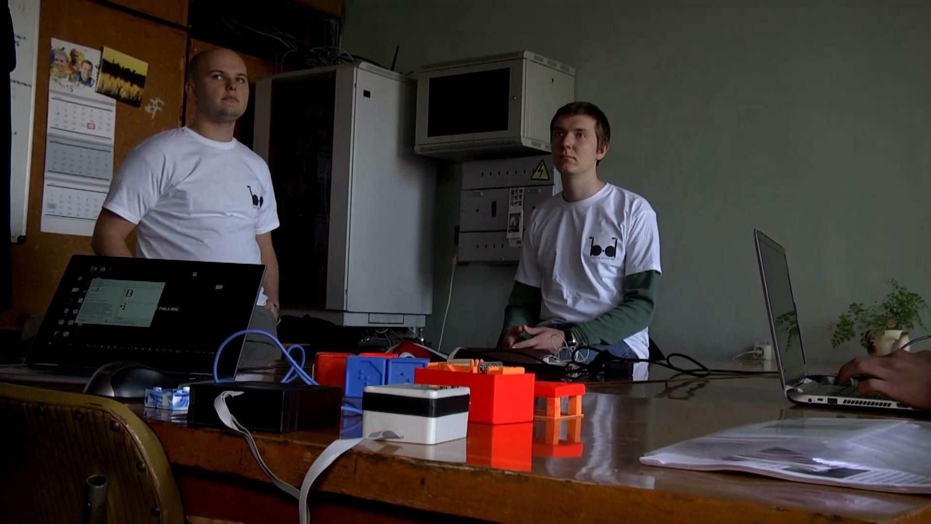 Преподаватель со своими студентами разработал уникальный прибор для незрячих Преподаватель со своими студентами разработал уникальный прибор для незрячих