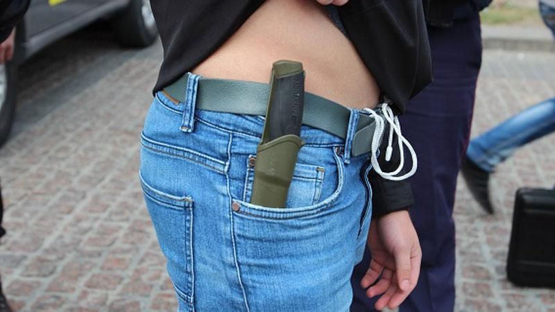 На марш у Києві прийшли озброєні люди На марш у Києві прийшли озброєні люди