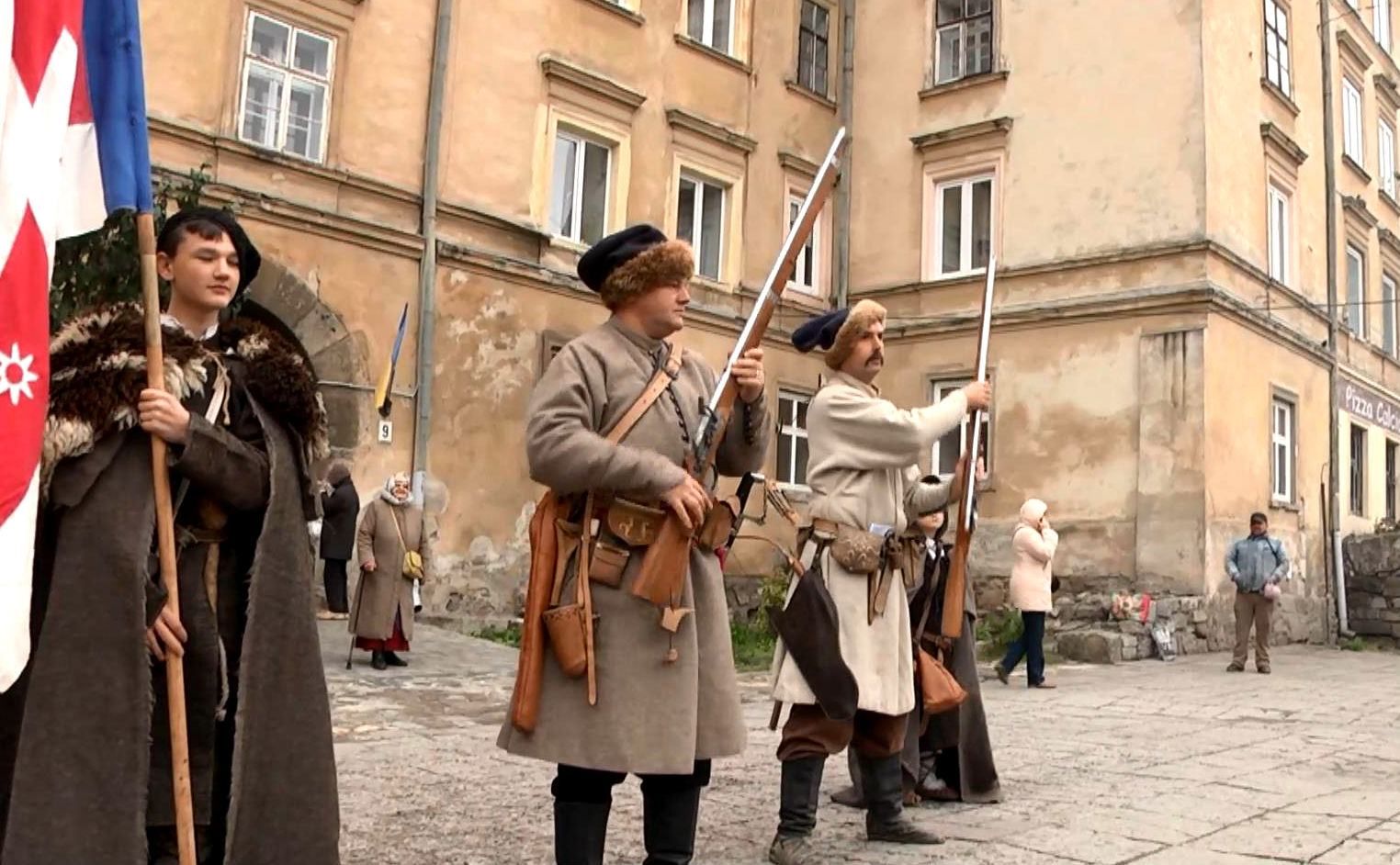 Сучасні козаки: у Львові пройшла посвята у помічники козацької старшини Сучасні козаки: у Львові пройшла посвята у помічники козацької старшини