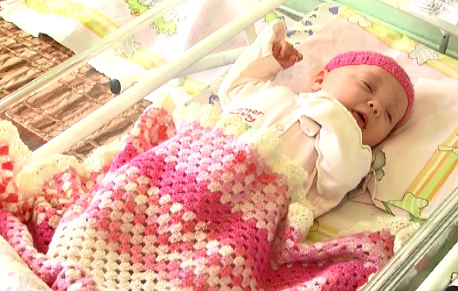 Українки об'єднались, аби зігріти недоношених немовлят 