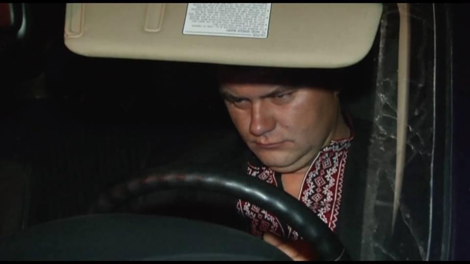 П'яний митник намагався задавити учасників блокади Криму П'яний митник намагався задавити учасників блокади Криму