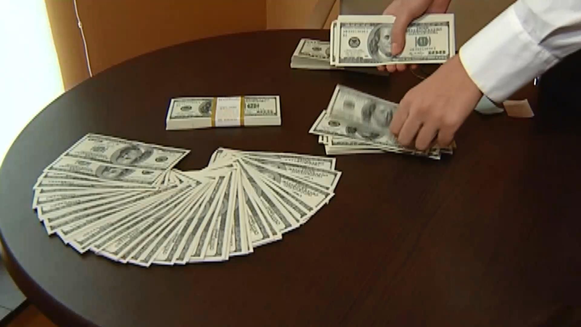 Українці продовжують позбавлятися долара Українці продовжують позбавлятися долара