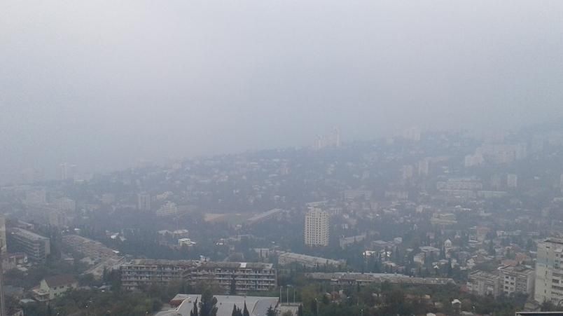 Дым без огня: Ялту накрыло непонятным смогом Дым без огня: Ялту накрыло непонятным смогом