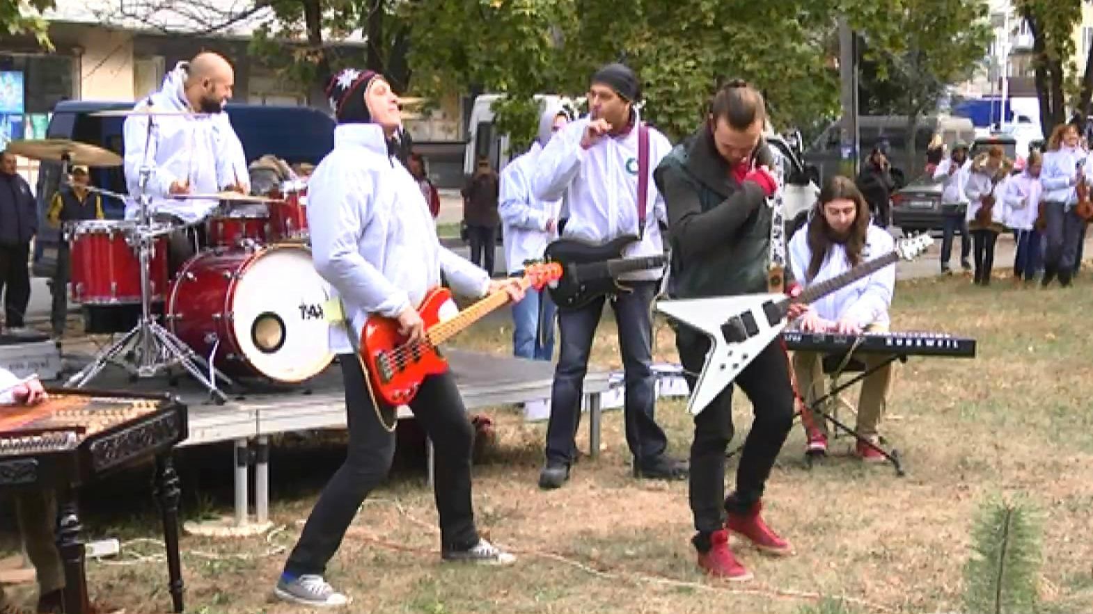 Своєрідний флешмоб влаштували харків’яни воїнам АТО Своєрідний флешмоб влаштували харків’яни воїнам АТО