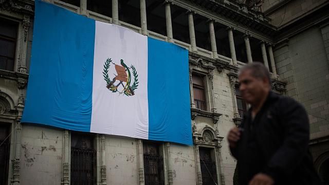 Політика — річ небезпечна: у Гватемалі мера міста спалили живцем