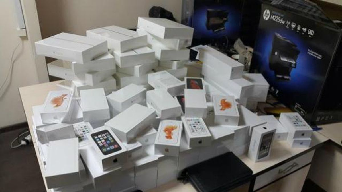 "Золотые" времена контрабандных iPhone и MacBook заканчиваются "Золотые" времена контрабандных iPhone и MacBook заканчиваются