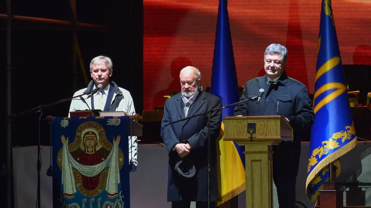 Порошенко предлагает ввести второй рабочий язык Порошенко предлагает ввести второй рабочий язык