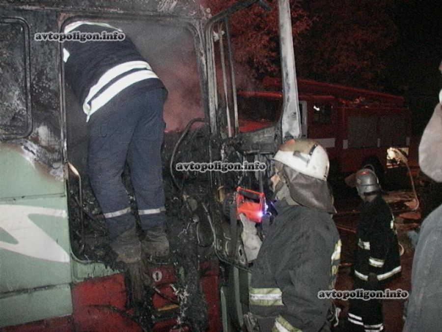 Жуткий инцидент в Киеве: водитель сгорел заживо Жуткий инцидент в Киеве: водитель сгорел заживо