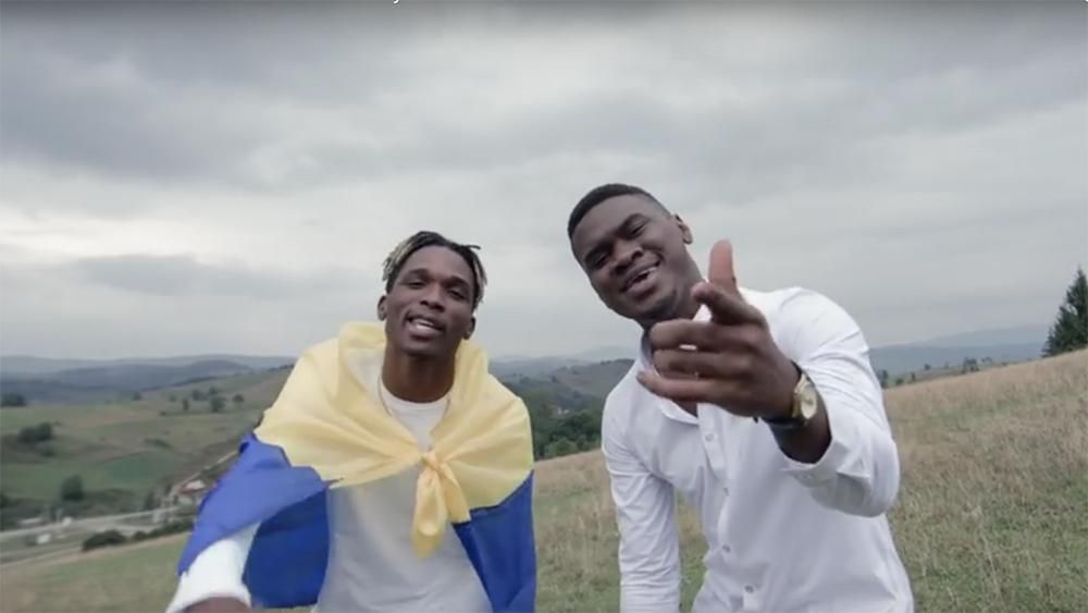 Двоє темношкірих співаків заспівали пісню "Слава Україні" Двоє темношкірих співаків заспівали пісню "Слава Україні"