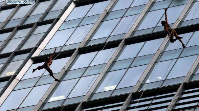 Танец захватывает дух. Захватывающий балет на высоте 80 метров Танец захватывает дух. Захватывающий балет на высоте 80 метров