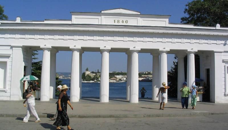 Окупанти здирають із севастопольців борги, які накопичились до анексії Криму Окупанти здирають із севастопольців борги, які накопичились до анексії Криму