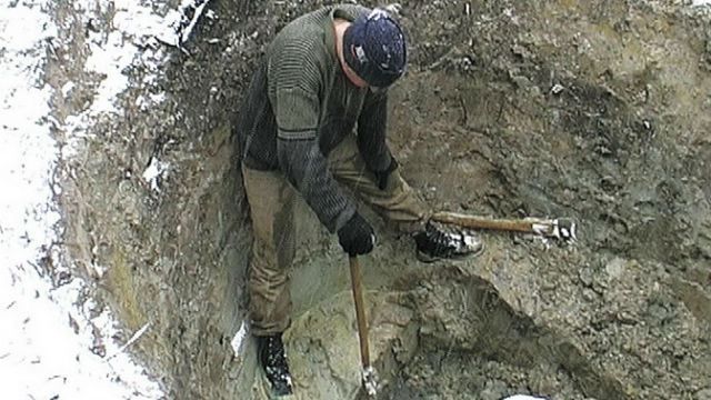 Мы выкапываем трупы – шокирующая правда о "янтарных заработках" Мы выкапываем трупы – шокирующая правда о "янтарных заработках"