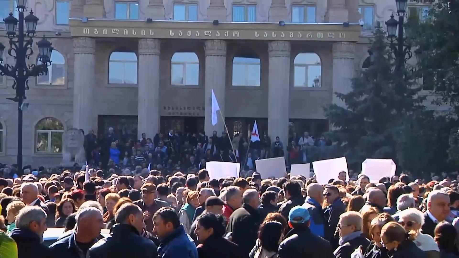 Массовый митинг в поддержку свободы слова собрали в Тбилиси