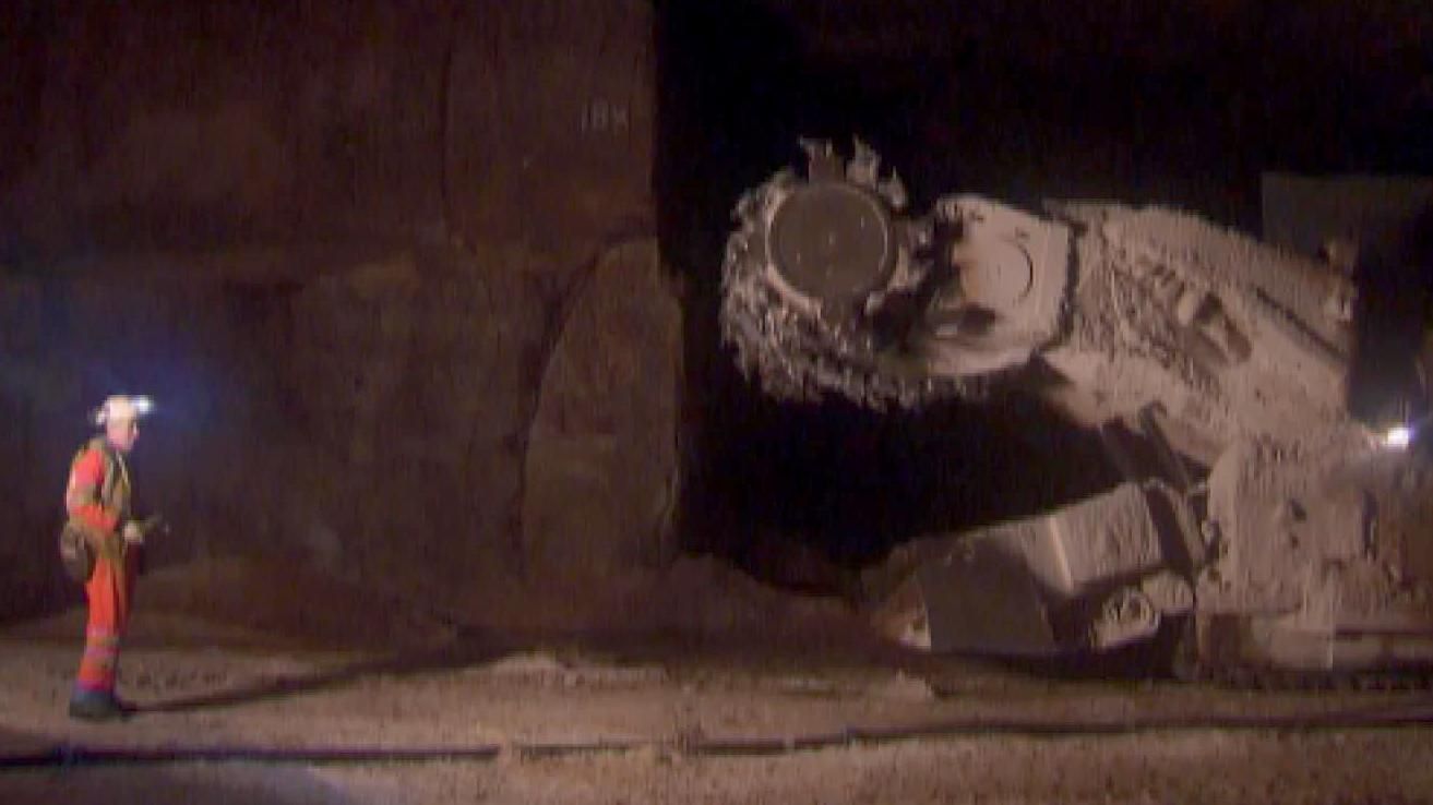 Как самый мощный комбайн в мире добывает соль Как самый мощный комбайн в мире добывает соль